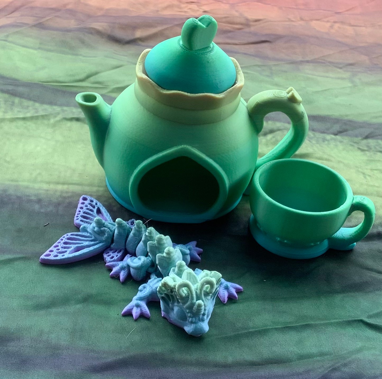 Teapot Set and Dragon